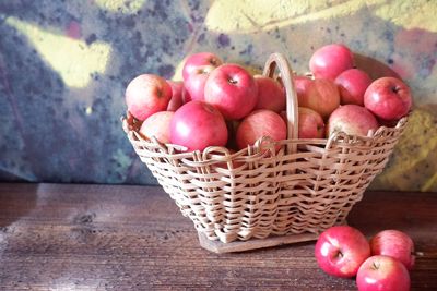 Äpfel, verschiedene alte Sorten von der eigenen Streuobstwiese