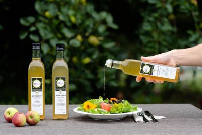 Apfelessig naturtrüb, reiner Gärungsessig in der Flasche (auch mit 10 % Honig erhältlich)