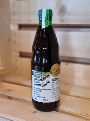 Steirisches Kürbiskernöl g.g.A. (hofeigen), 0,5 l Flasche (auch in 0,25 l und 1 l erhältlich)