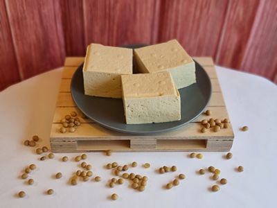 Steirischer Natur-Tofu (handgemacht, aus eigenen Sojabohnen), 240 g (auch in 120 g und 480 g erhältlich)