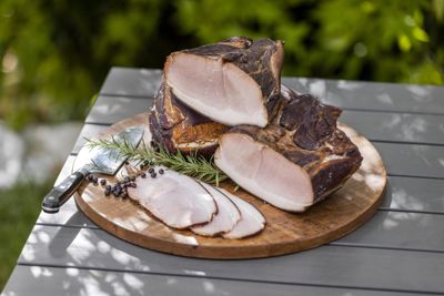 Bauerngeselchtes - buchenholzgeräuchertes Selchfleisch (Karree, Schopf, Frikandeau, Nuss), am Stück