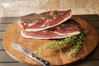 Götzauer Schinkenspeck - luftgetrockneter Rohschinken/Speck, Landessieger 2018 & 2021, am Stück